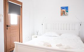 Cozy Budget Apartments In The Heart Of Fira